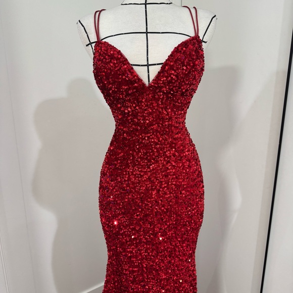 Sherri Hill 5509 Red Sequin Gown - Size 6 - Picture 3 of 10